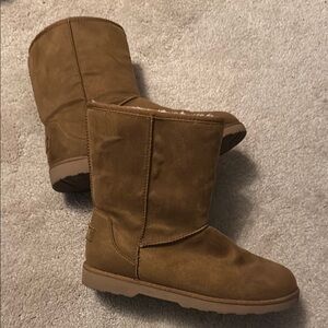 Makalu Classic Tan Suede Boots